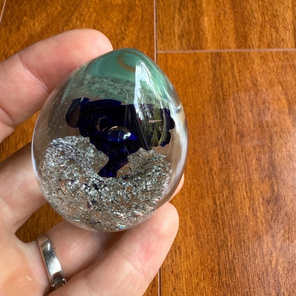Vintage Mt St Helens Ash Glass Egg Paperweight Figurine Bubble Blue Flower Small - Picture 3 of 7